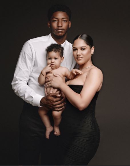 Elfrid Payton with his kid and girlfriend.