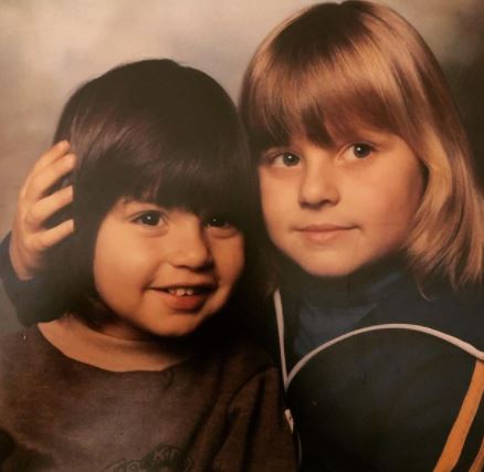 Siblings of Yani Gellman.