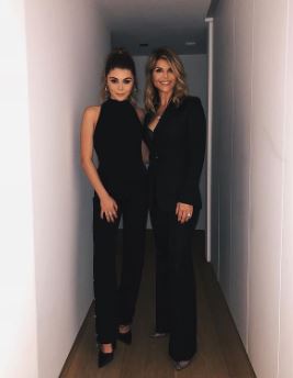 Olivia Jade mom.