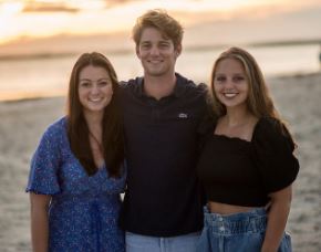 Nico Greetham sisters.
