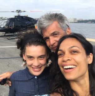 rosario-dawson-with-her-step-father-and-daughter Rosario Dawson With Her Stepfather and Daughter