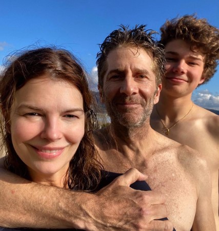 jeanne-tripplehorn-with-husband-and-son Jeanne Tripplehorn with her Husband and Son