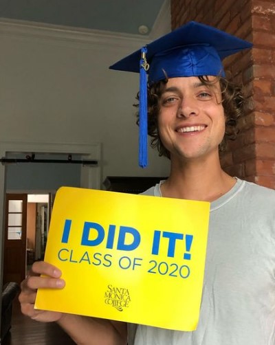 douglas-smith-education Douglas Smith graduated from Santa Monica Community college in 2020.