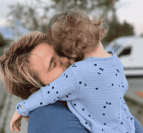 photo-of-husband-and-daughter Melanie Lynskey