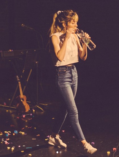 Jennette McCurdy performing her special I’m Glad My Mom Died