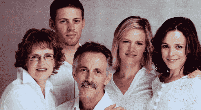 Rachel-McAdams-family Rachel McAdam with her siblings and parents