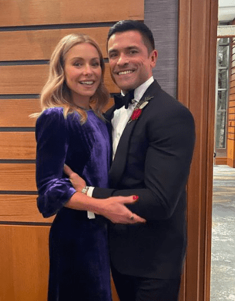 kelly-ripa-with-husband Kelly Ripa with Husband Mark Consuelos