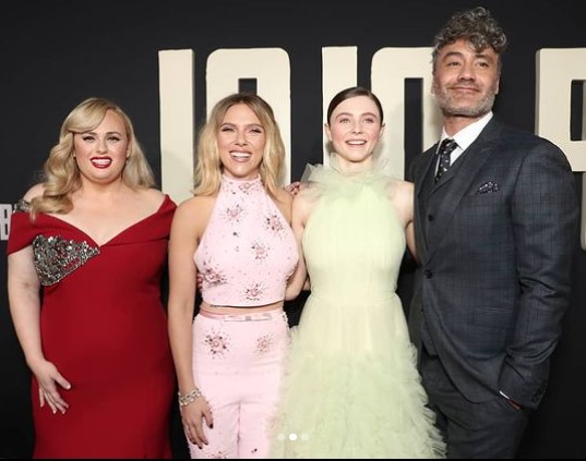 taika-waititi-at-the-premier-of-jojo-rabbit-along-with-the-cast Taika Waititi at the Premiere of Jojo Rabbit along with the cast