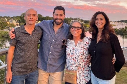 jesse-metcalfe-earlylife-image Jesse Metcalfe with his father, mother and his grandmother.