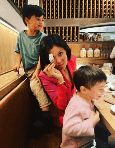 alex-wagner-with-her-sons Alex Wagner is the mother of two sons named Cyrus Kass and Rafael