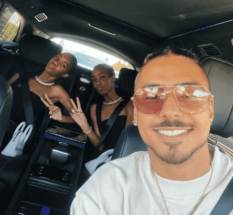 Quincy Brown with his twin sisters D’Lila, and Jessie