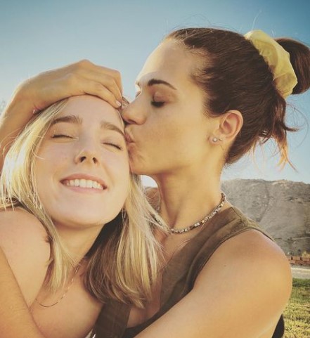 Lyndsy Fonseca with her sister Hannah 