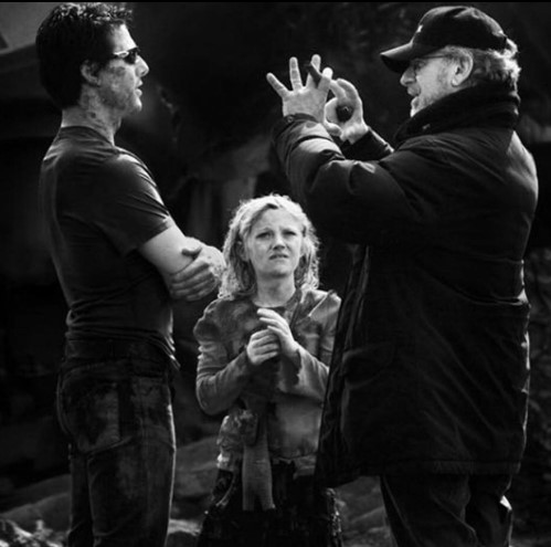 dakota-fanning-with-tom-cruise-while-shooting-war-of-the-worlds Dakota Fanning with Tom Cruise while shooting War of the Worlds