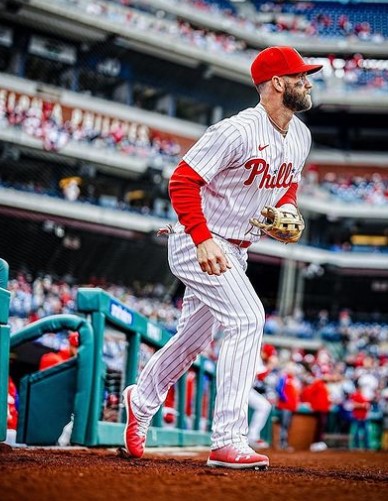 bryce-harper-playing-as-right-fielder-for-the-phillies Bryce Harper playing as the right fielder for Philadelphia Phillies