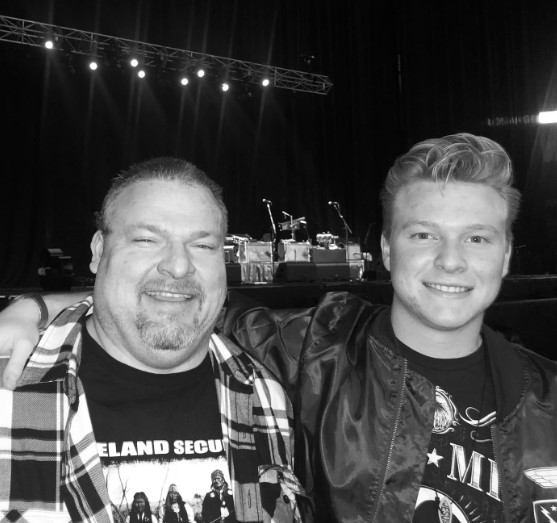 Austin Montgomery Bio Wiki, Age, Family, Girlfriend, The Voice, Net