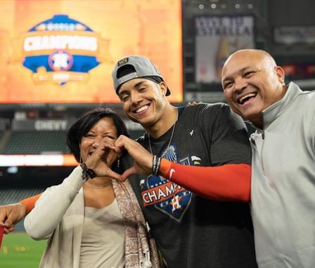 jeremy-pena-with-his-parents Jeremy Pena with his parents