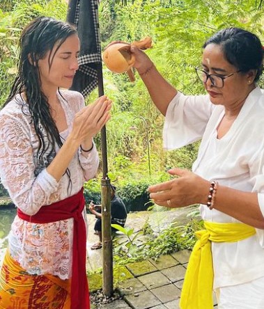 kelly-henderson-spending-vaccation-at-bali Kelly Henderson spending vacation at Bali