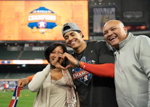 jeremy-pena-parents Jeremy Pena with his parents