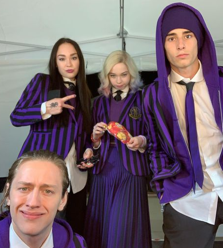 emma-myers-with-the-cast-of-wednesday Emma Myers with the cast of Wednesday