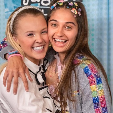 avery-cyrus-girlfriend Avery Cyrus with her girlfriend Jojo Siwa