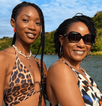 kelcey-mawema-with-her-mother Kelcey Mawema with her mother