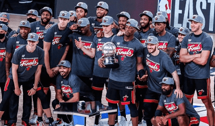 duncan-robinson-with-his-miami-heat-team Duncan Robinson with his Miami Heat team