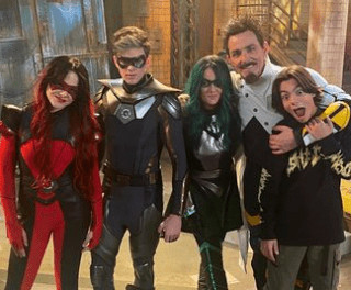 reed-horstmann-with-the-cast-of-villains-of-valley-view Reed Horstmann with the cast of Villains of Valley View