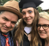 oliver-platt-at-his-daughter-graduation-with-his-wife Oliver Platt at his daughter’s graduation with his wife