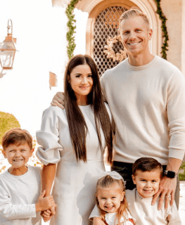 catherine-lowe-with-her-husband-and-kids Catherine Lowe with her husband and kids