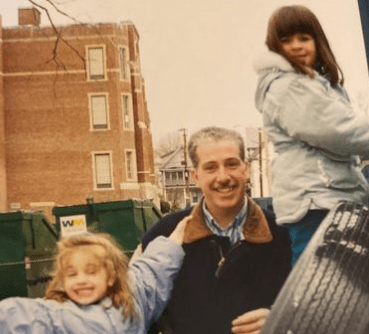 rachel-sennott-with-her-father-and-siblings Rachel Sennott with her father and siblings