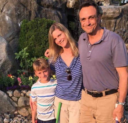 hank-azaria-wife-and-son Hank Azaria with his family