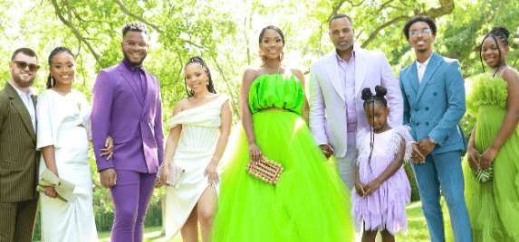 sarah-jakes-roberts-with-her-family-min Sarah Jakes Roberts with her family