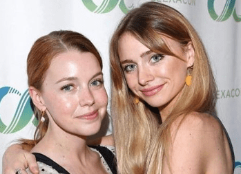 devon-hales-with-her-co-actor-maddie-min Devon Hales with her co-actor Maddie Philips