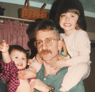 natalia-dyer-with-her-father-min Natalia Dyer with her father