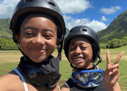 Faithe Herman with her sister 