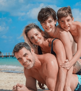dan-payne-with-his-wife-and-kids Dan Payne with his wife and kids