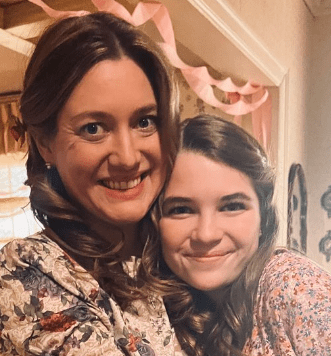 raegn-revord-with-her-on-screen-mother Reagan Revord with her on-screen mother on the series Young Sheldon