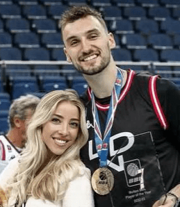 olivia-harlan-with-her-husband Olivia Harlan with her husband, Sam Dekker