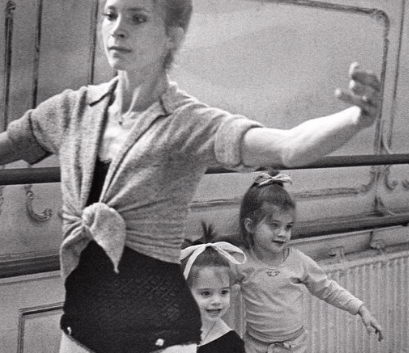 Lane Bradbury with her daughters