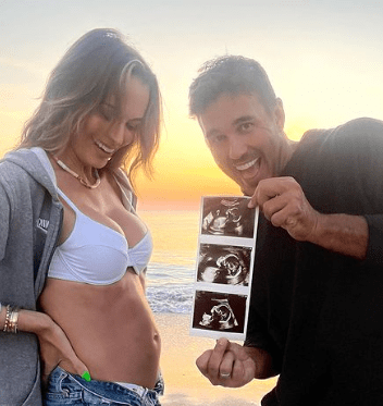 Jena Sims and her husband announced their pregnancy
