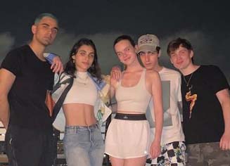 yasmeen-with-friends Yasmeen with her friends