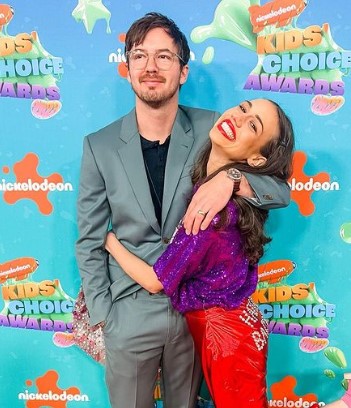 colleen-ballinger-husband Colleen Ballinger with her husband, Erik
