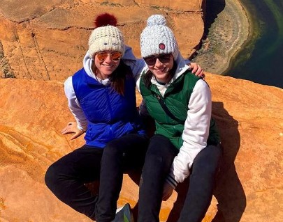 leona-maguire-with-her-sister Leona Maguire with her sister