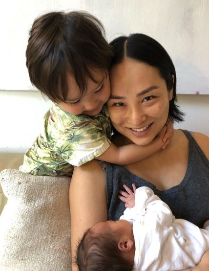 greta-lee-with-her-kids Greta Lee with her kids