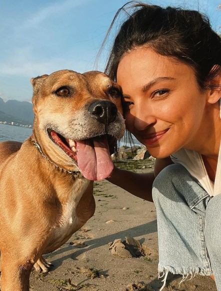 floriana-lima-with-her-pet-dog Florina Lima with her pet dog