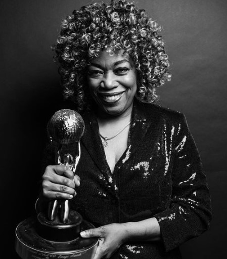 Regina Taylor with her Golden Globes Award