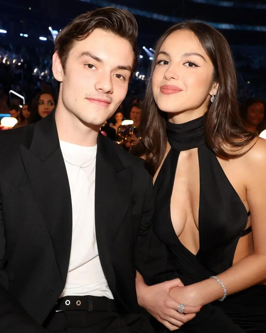 Louis Partridge and Olivia Rodrigo pose for a picture at the 2023 MTV Video Music Awards.