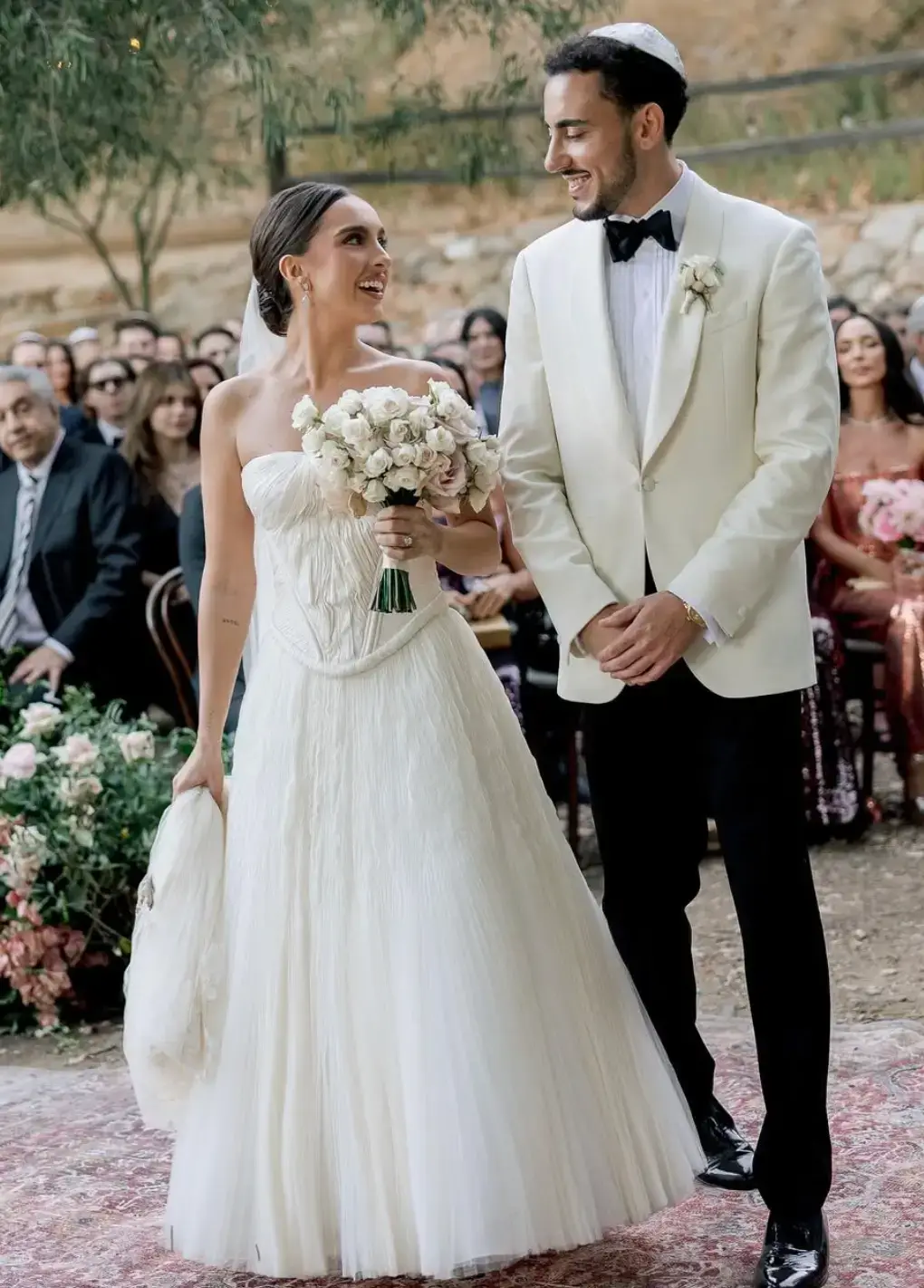 Wedding photo of Alexia and Jake with wonderful decorations.
