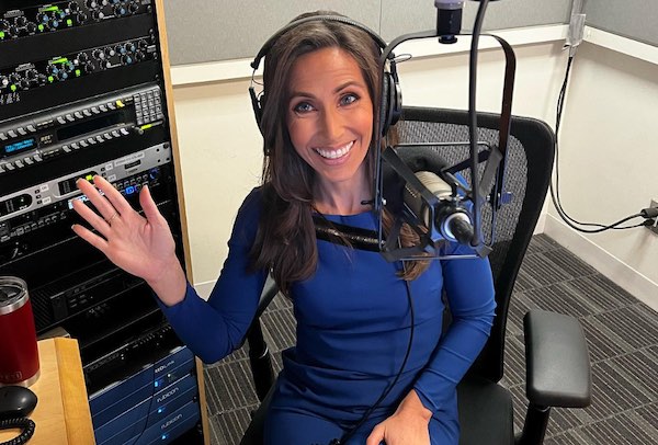 lauren-simonetti-bio-wiki-husband-kids-baby-family-net-worth-height