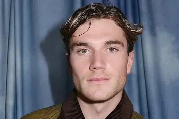 Jack Draper with wavy brown hair